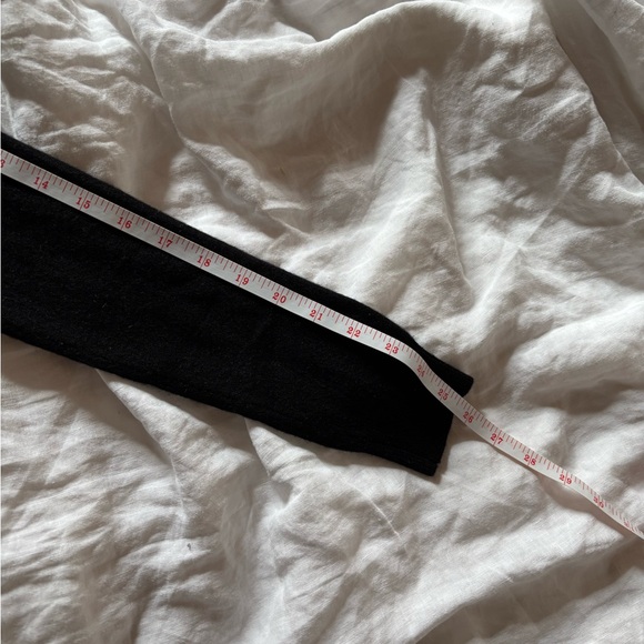 Uniqlo Women's Black Cashmere Crew Neck Sweater - Picture 6 of 6